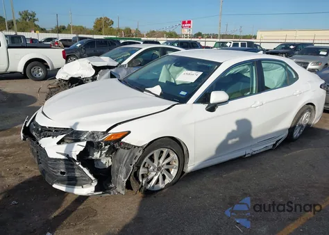 2024 Toyota Camry Le z USA, uszkodzony, nr VIN 4T1C11AK6RU859319